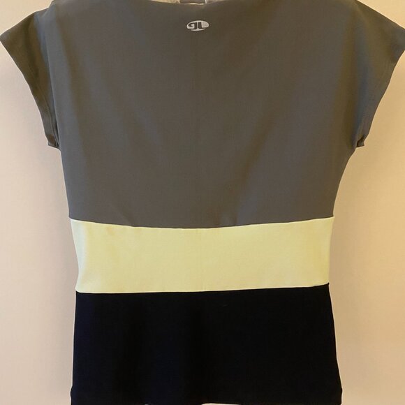 Ladies Golf Wear - Picture 4 of 5